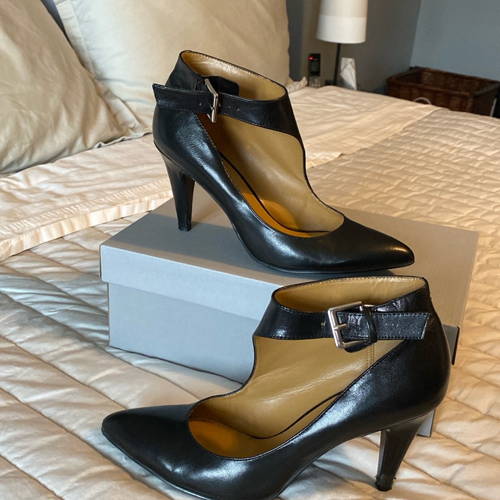 Nine West all leather shoe booties.